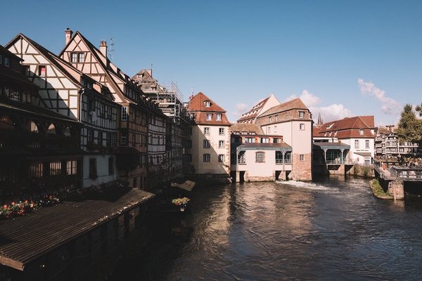 How Can Small Businesses Effectively Measure and Improve Customer Satisfaction?